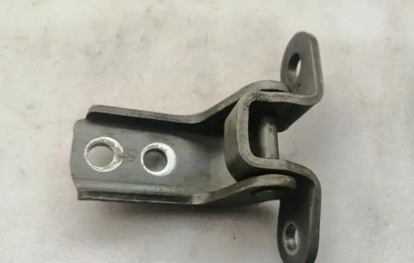 Toyota Corolla Verso AR10 Front door upper hinge 6871002050
