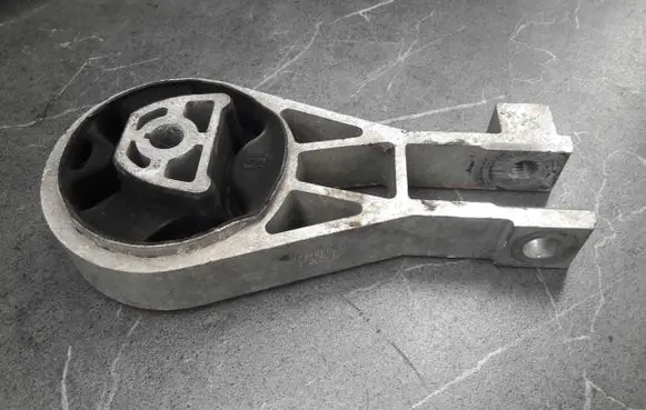 Opel Corsa D Gearbox mounting bracket 633374681