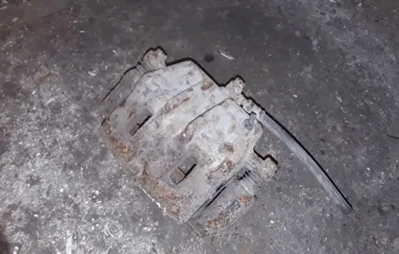 Hyundai Trajet Front brake caliper NOCODE