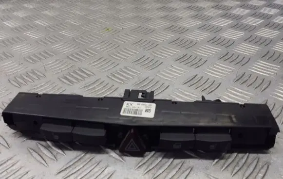 Opel Zafira B Hazard light switch 13100109