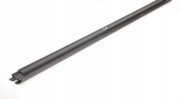BMW 1 F40 Front door glass trim molding 51337452367