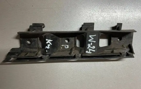 Volkswagen PASSAT B6 Front bumper mounting bracket 3C0807183
