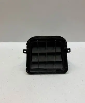 Porsche Macan (95B) Quarter panel pressure vent 8K0819161C
