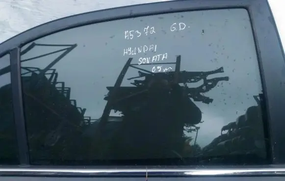 Hyundai Sonata Rear door window glass