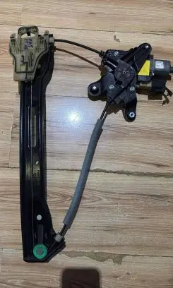 Ford Mondeo MK V Rear window lifting mechanism without motor