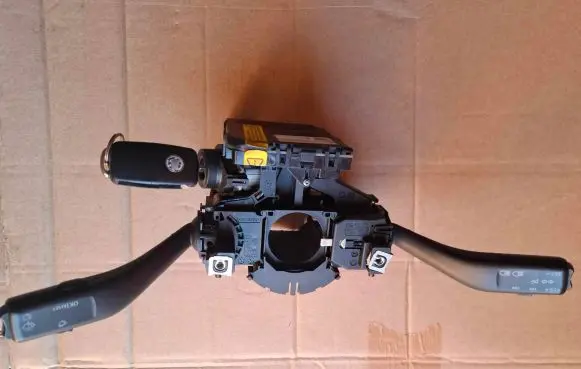 Volkswagen Touran I Ignition lock 1K0953519A 01203506 20530641535231