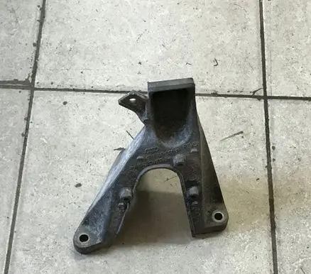 Audi A6 S6 C6 4F Engine mounting bracket 4F0199308P