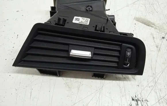 BMW 5 F10 F11 Dashboard side air vent grill/cover trim 16828110