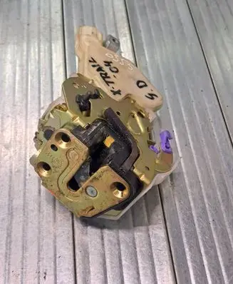 Nissan X-Trail T30 Central locking motor 805524U300 89A925 040228
