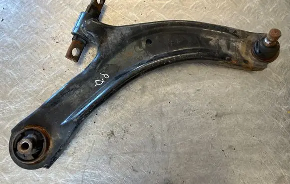 Nissan Qashqai Front lower control arm/wishbone