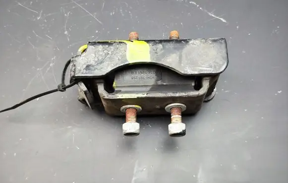 Iveco Daily 35 - 40.10 Engine mount bracket 500345261