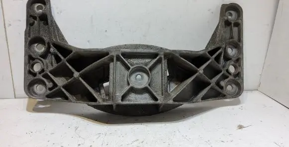 BMW 5 E60 E61 Gearbox mounting bracket 6761106 13992010 22316761106