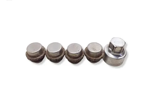 Ford Mondeo MK V Anti-theft wheel nuts and lock 