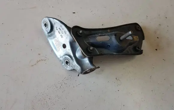 Skoda Octavia Mk2 (1Z) Fender mounting bracket 