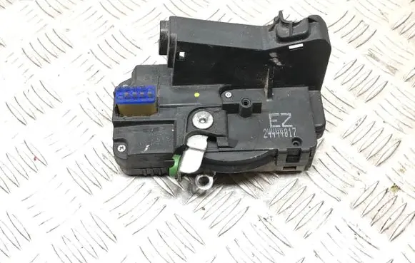 Opel Zafira A Front door lock 24444017