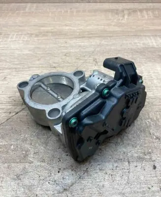 BMW 1 F40 Throttle valve 7618838