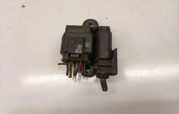 Mercedes-Benz E W212 Glow plug pre-heat relay A6519000900