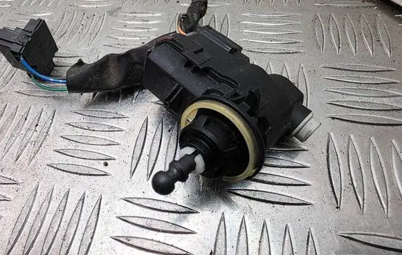 Nissan Juke I F15 Headlight level adjustment motor 89095040