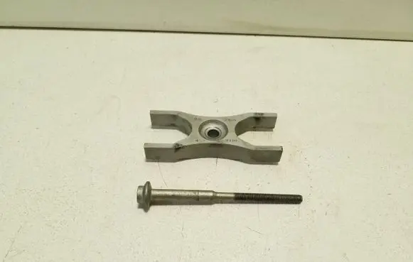Volkswagen Tiguan Fuel Injector clamp holder 04L216A