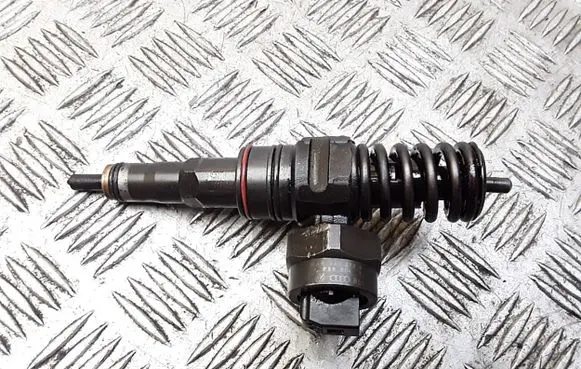 Volkswagen Sharan Fuel injector 038130073h