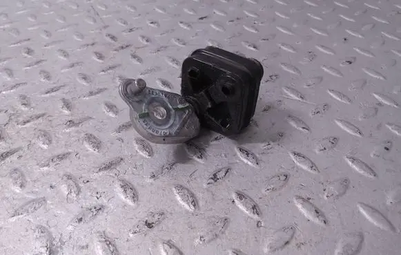 BMW XM Muffler mount bracket/holder 7935433 8631988 18307935433