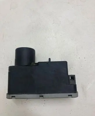 Volkswagen PASSAT B4 Central locking vacuum pump 1H0962257