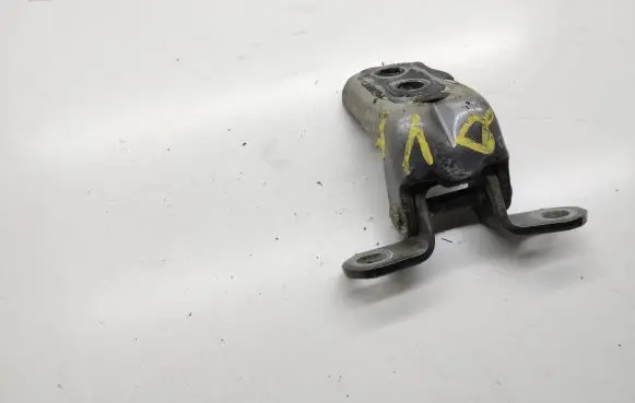 Nissan Qashqai Front door upper hinge