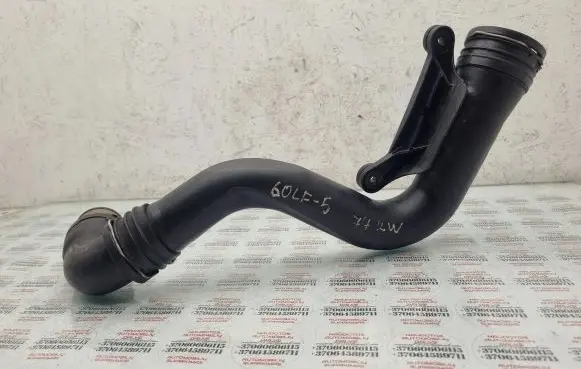 Volkswagen Golf V Intercooler hose/pipe 038131111A