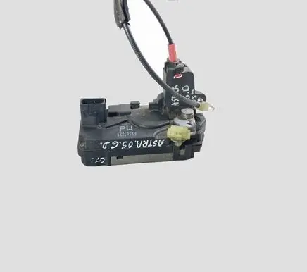 Opel Astra H Rear door lock 13210739