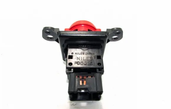 Nissan Almera Tino Hazard light switch