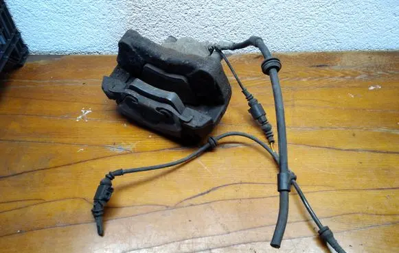 Volkswagen Touareg I Front brake caliper