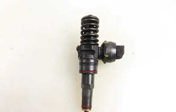 Volkswagen PASSAT B5.5 Fuel injector 038130073AJ