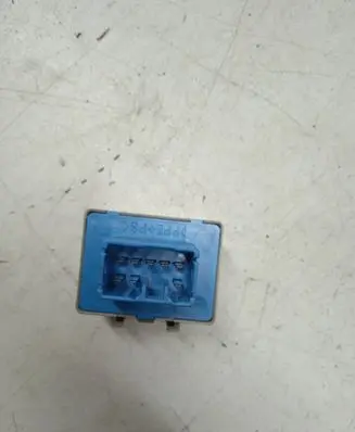 Toyota Prius (XW20) Hazard warning light relay 8198046010 0665005530