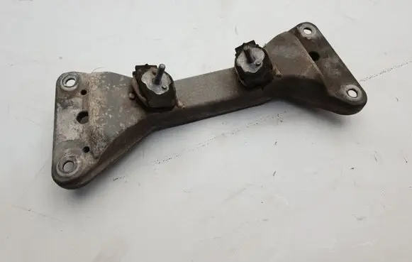 BMW 2 F22 F23 Gearbox mounting bracket 6796605 22316796605 185747