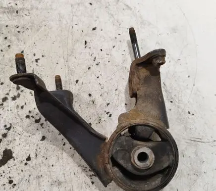 Toyota Avensis T250 Engine mounting bracket