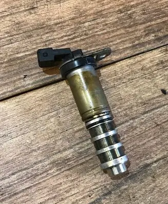 BMW 5 F10 F11 Camshaft vanos timing valve 8605123 13151880