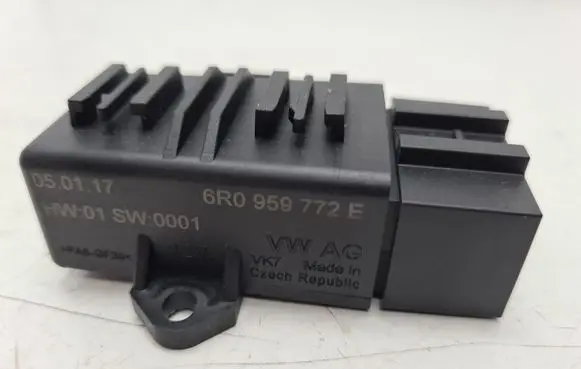 Skoda Fabia Mk3 (NJ) Seat heating relay 6R0959772E