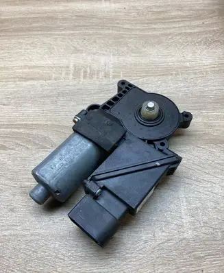 Mercedes-Benz A W168 Rear door window regulator motor 119830301 05073112
