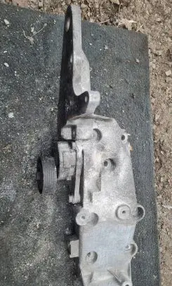 Volvo S60 Engine mounting bracket 9497106