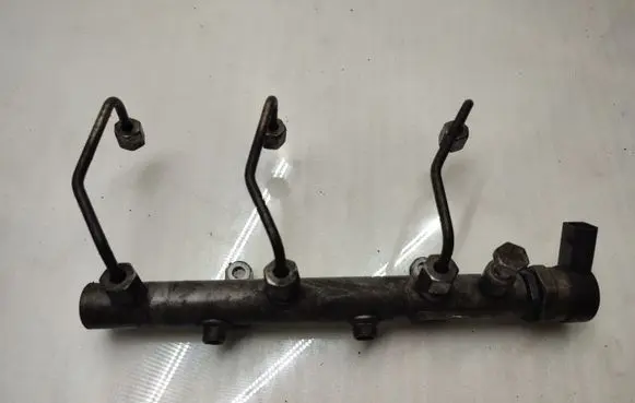 Audi Q7 4L Fuel main line pipe 057130764 0281602854
