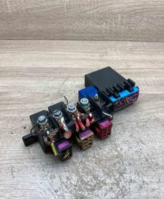 Audi A4 S4 B5 8D Fuse module 8L0941822A 896083000