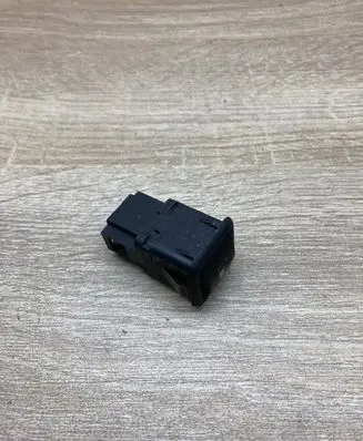 Volkswagen PASSAT B5 Fuel tank opening switch 3B0959833A
