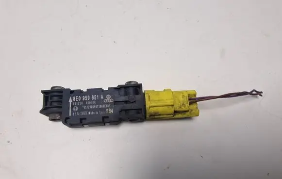 Audi A3 S3 A3 Sportback 8P Airbag deployment crash/impact sensor 8E0959651A