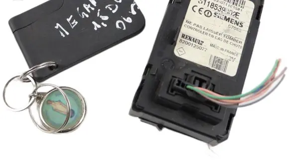 Renault Megane II Ignition key card reader 8200125077 S118539002E 07052