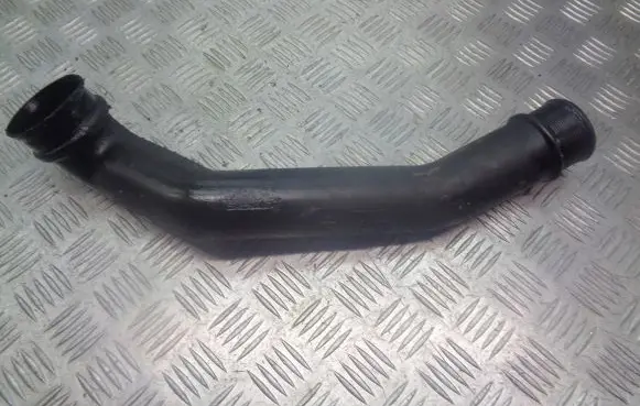 Volvo S40 Turbo air intake inlet pipe/hose 30617190