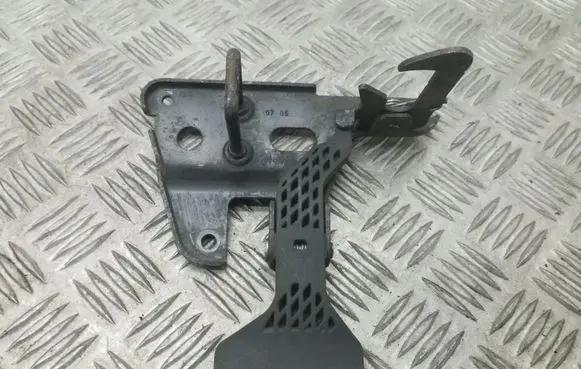 Audi A4 S4 B6 8E 8H Engine bonnet/hood lock/latch loop/hook 8E0823480E