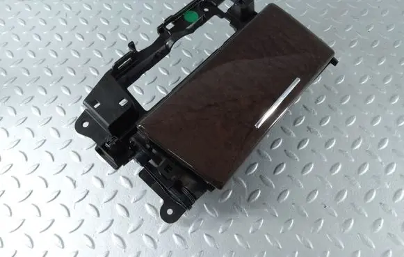 Cup holder front