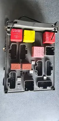 Renault Laguna II Fuse module 8200283811 518831011 8200004201E