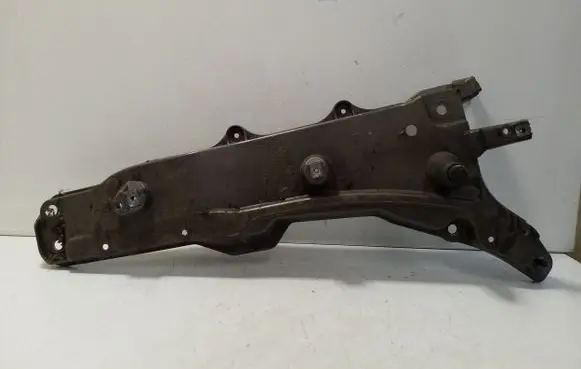 Volvo XC90 Fender mounting bracket 31391777