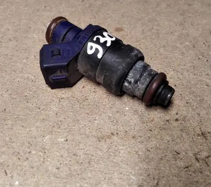 Audi A6 S6 C5 4B Fuel injector 078133551L